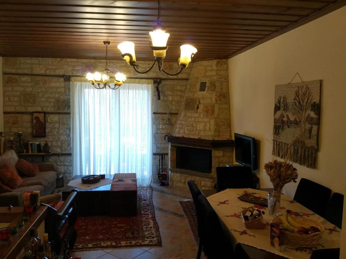 La Casa Di Pietra Villa Karpenisi Buitenkant foto